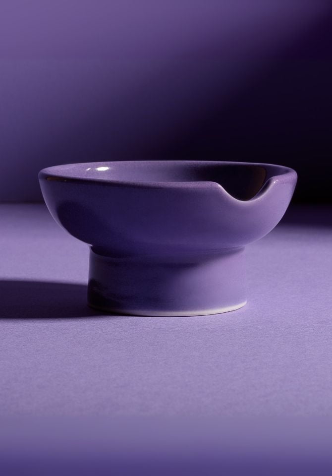 You can also use our purple ashtray for grinding herb or serving sauces