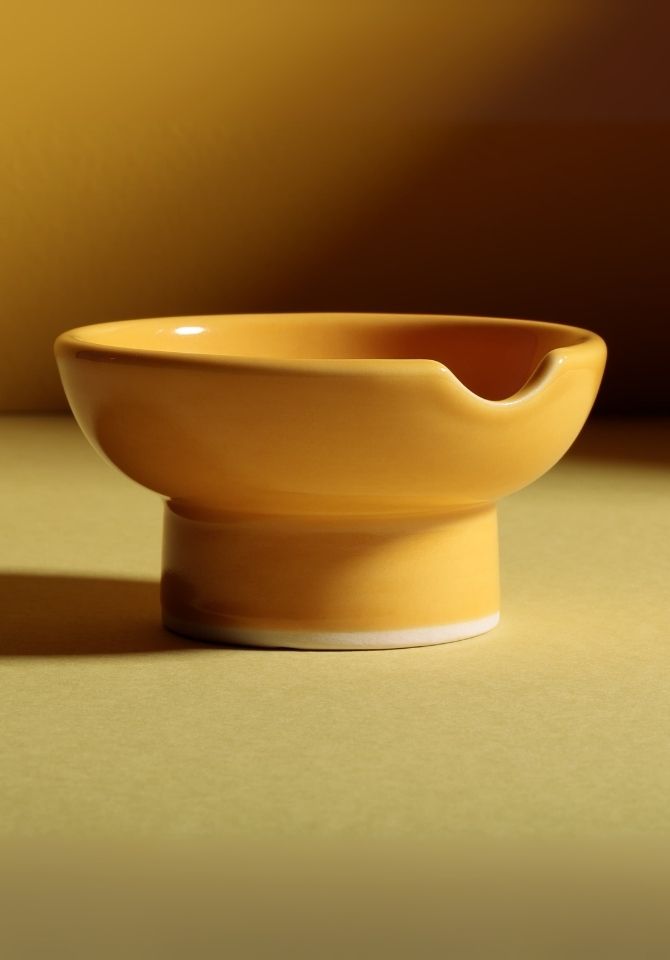 You can also use our yellow ashtray for grinding herb or serving sauces