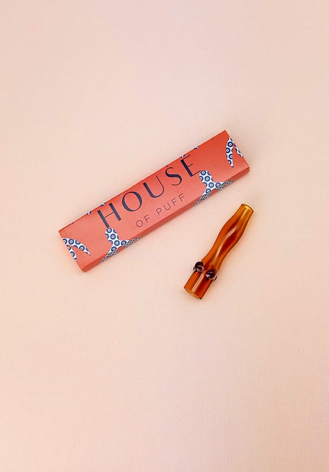 Our brown smoking set perfectly melds elegant form with function