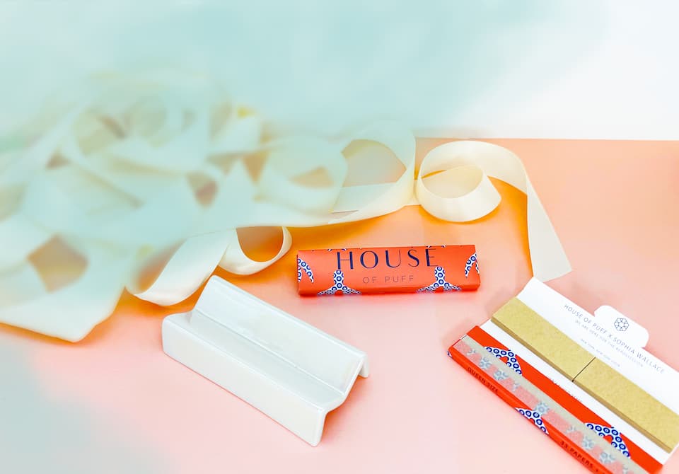 Our white rolling tray set includes unbleached hemp rolling papers
