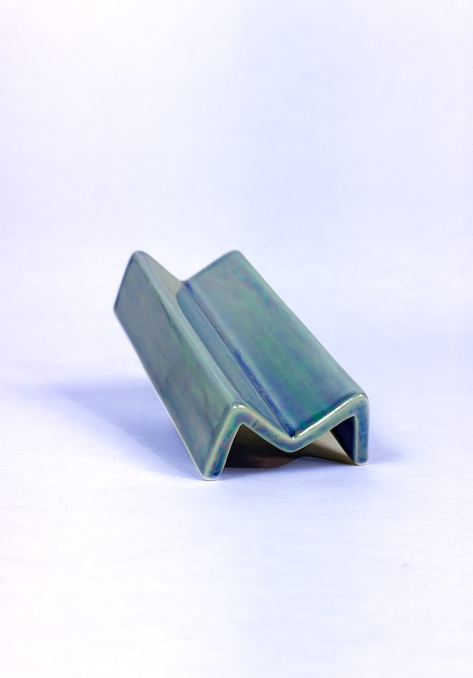 Get the perfect roll in a snap with this ceramic rolling tray