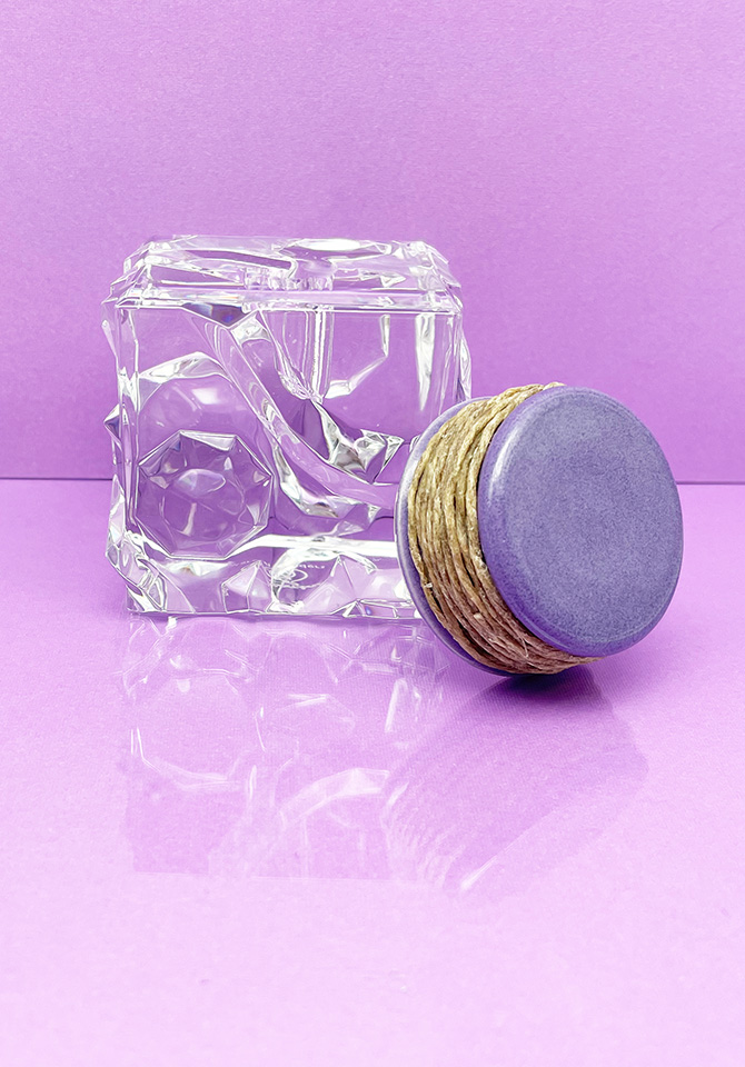 Go natural and stay stylish with our purple hemp wick holder